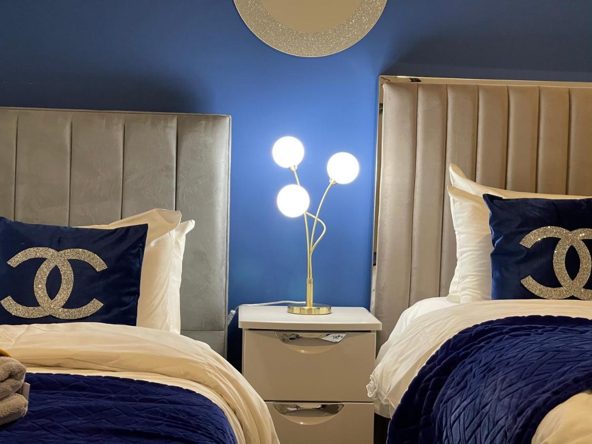 Hla Holytown Apartment Mossend ภายนอก รูปภาพ