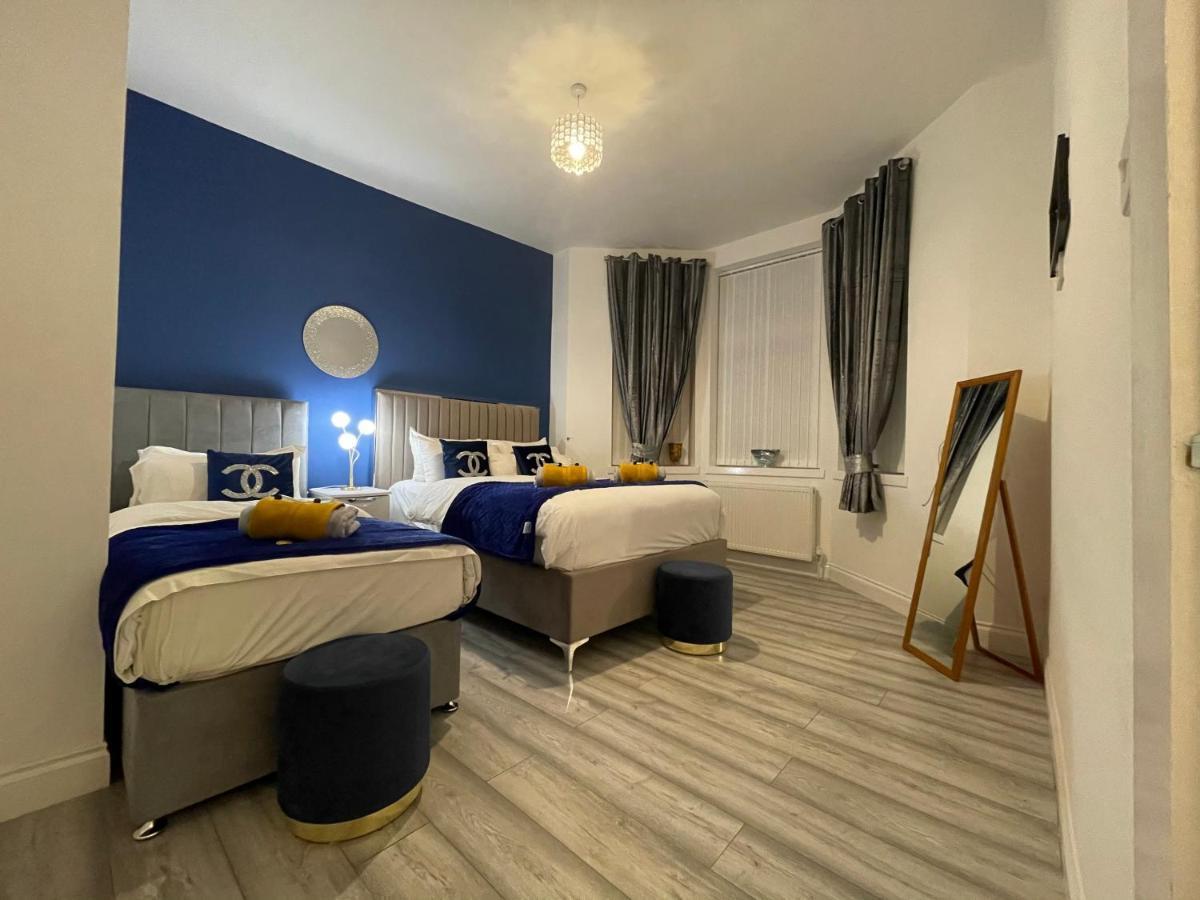 Hla Holytown Apartment Mossend ภายนอก รูปภาพ