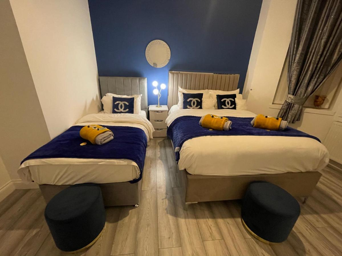 Hla Holytown Apartment Mossend ภายนอก รูปภาพ