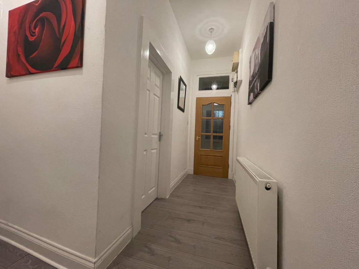 Hla Holytown Apartment Mossend ภายนอก รูปภาพ