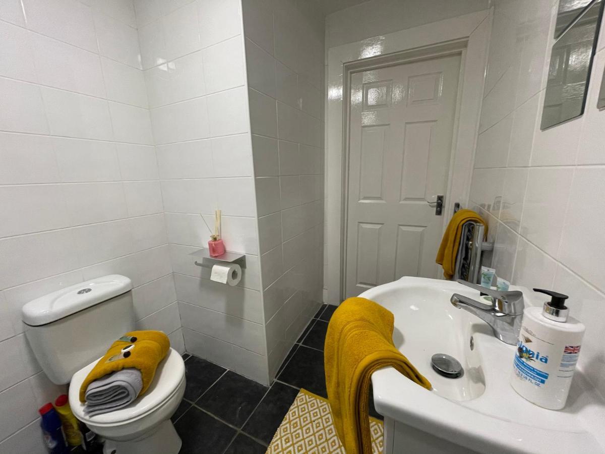 Hla Holytown Apartment Mossend ภายนอก รูปภาพ