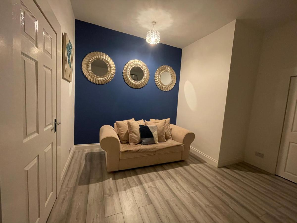 Hla Holytown Apartment Mossend ภายนอก รูปภาพ