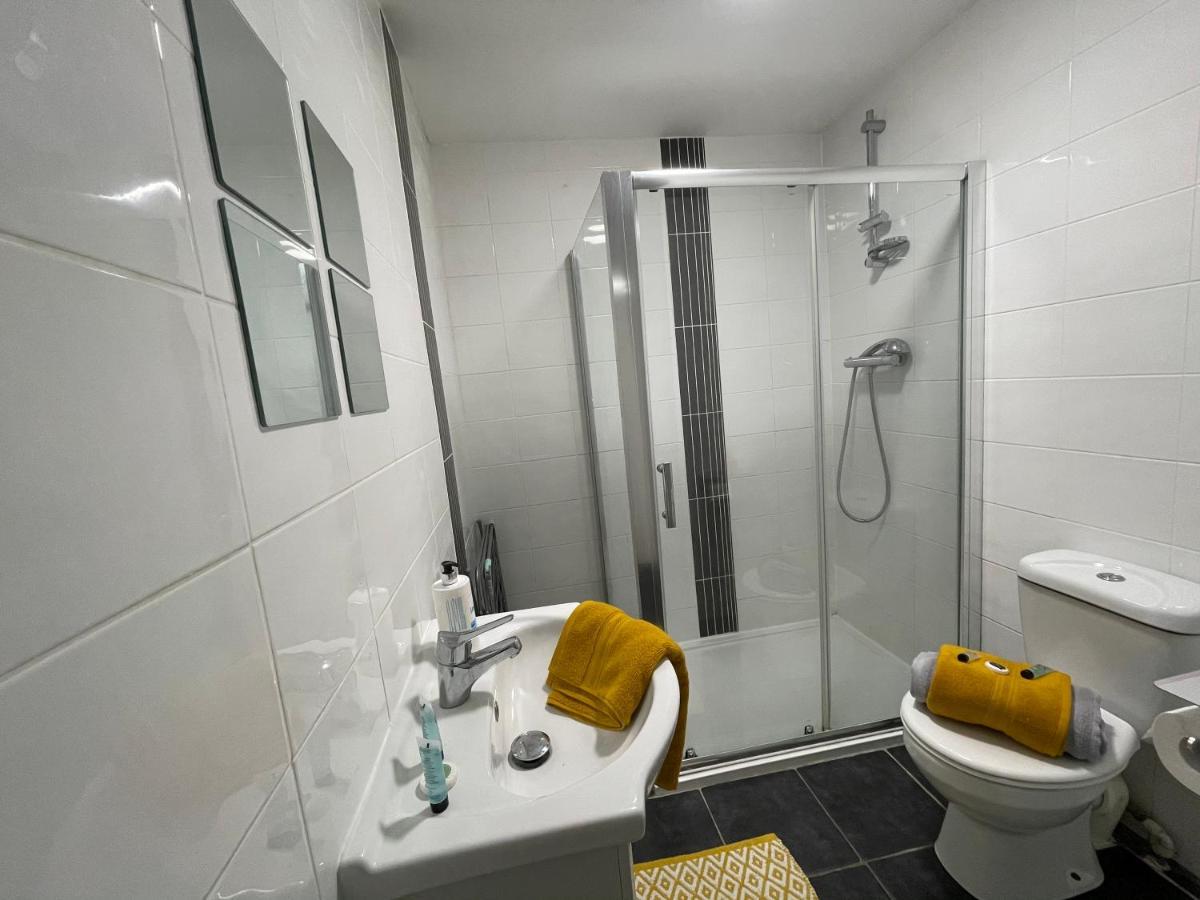 Hla Holytown Apartment Mossend ภายนอก รูปภาพ