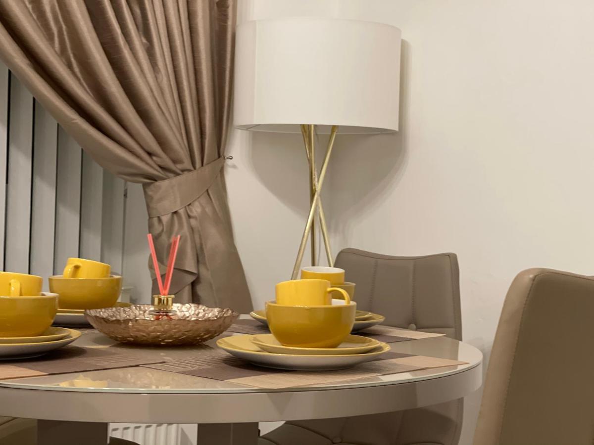 Hla Holytown Apartment Mossend ภายนอก รูปภาพ