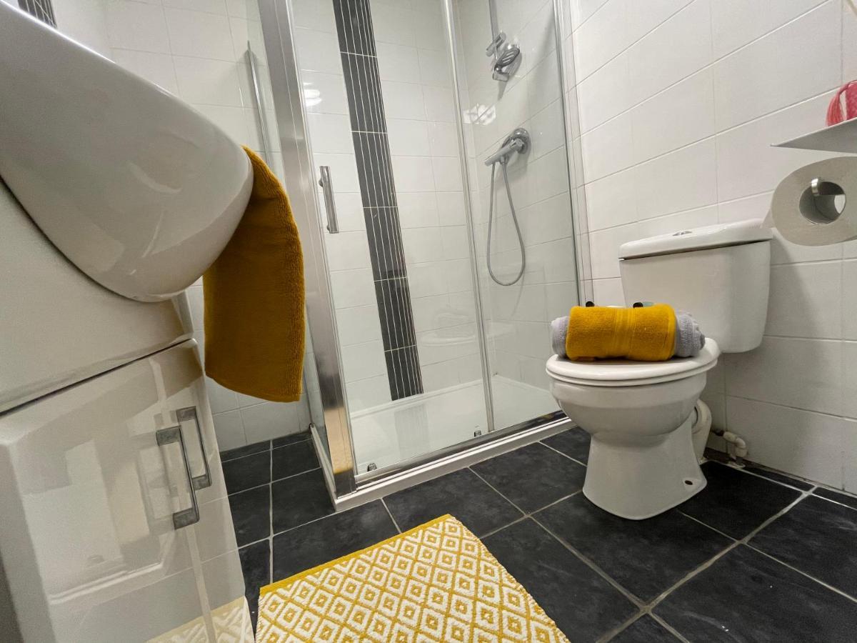 Hla Holytown Apartment Mossend ภายนอก รูปภาพ