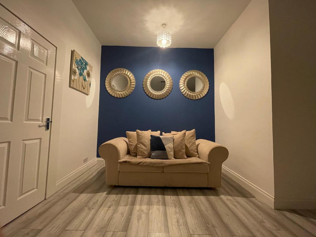 Hla Holytown Apartment Mossend ภายนอก รูปภาพ