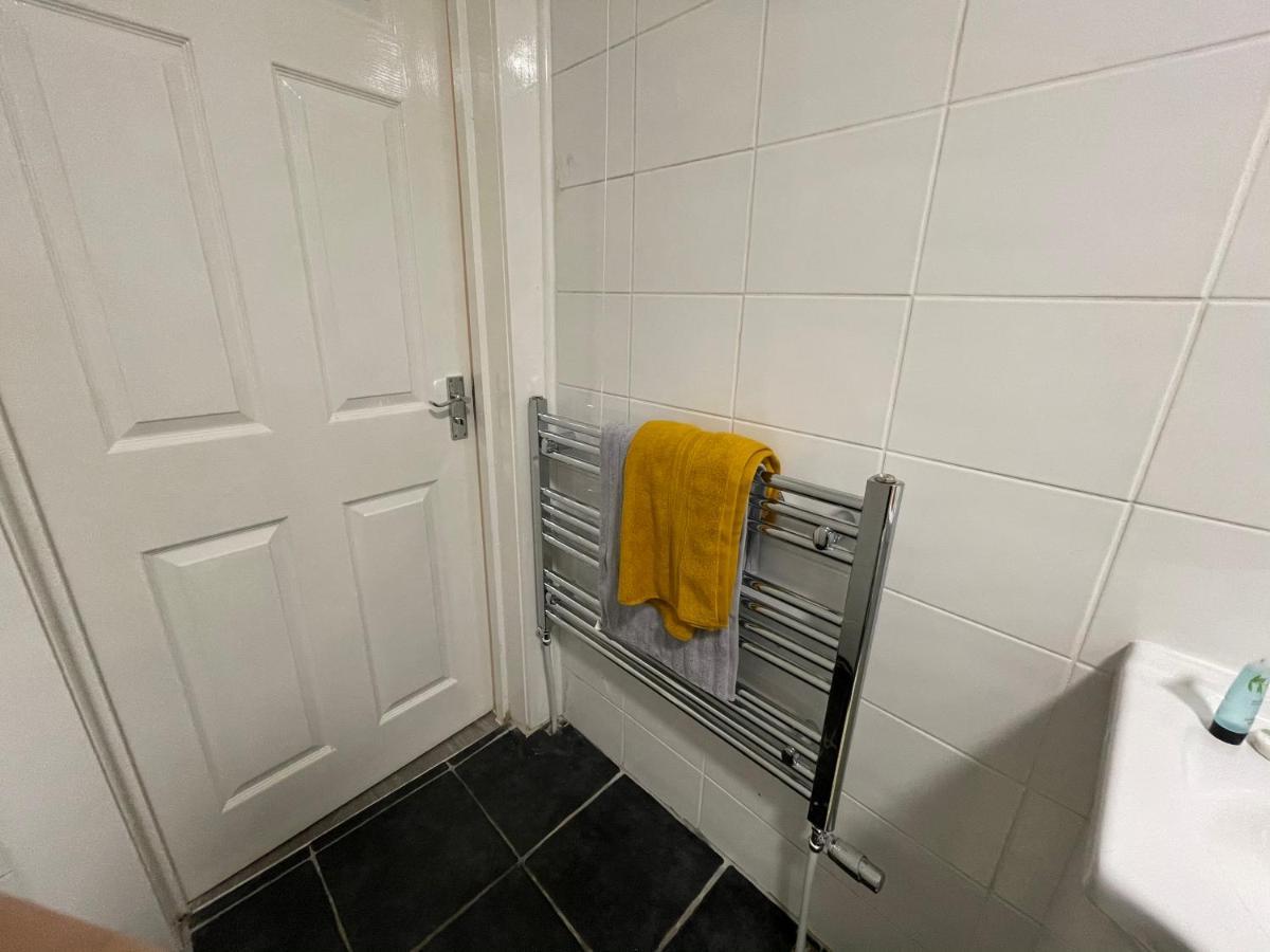 Hla Holytown Apartment Mossend ภายนอก รูปภาพ