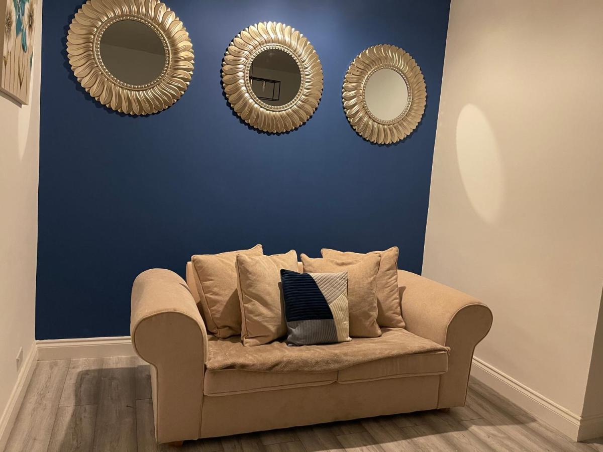 Hla Holytown Apartment Mossend ภายนอก รูปภาพ