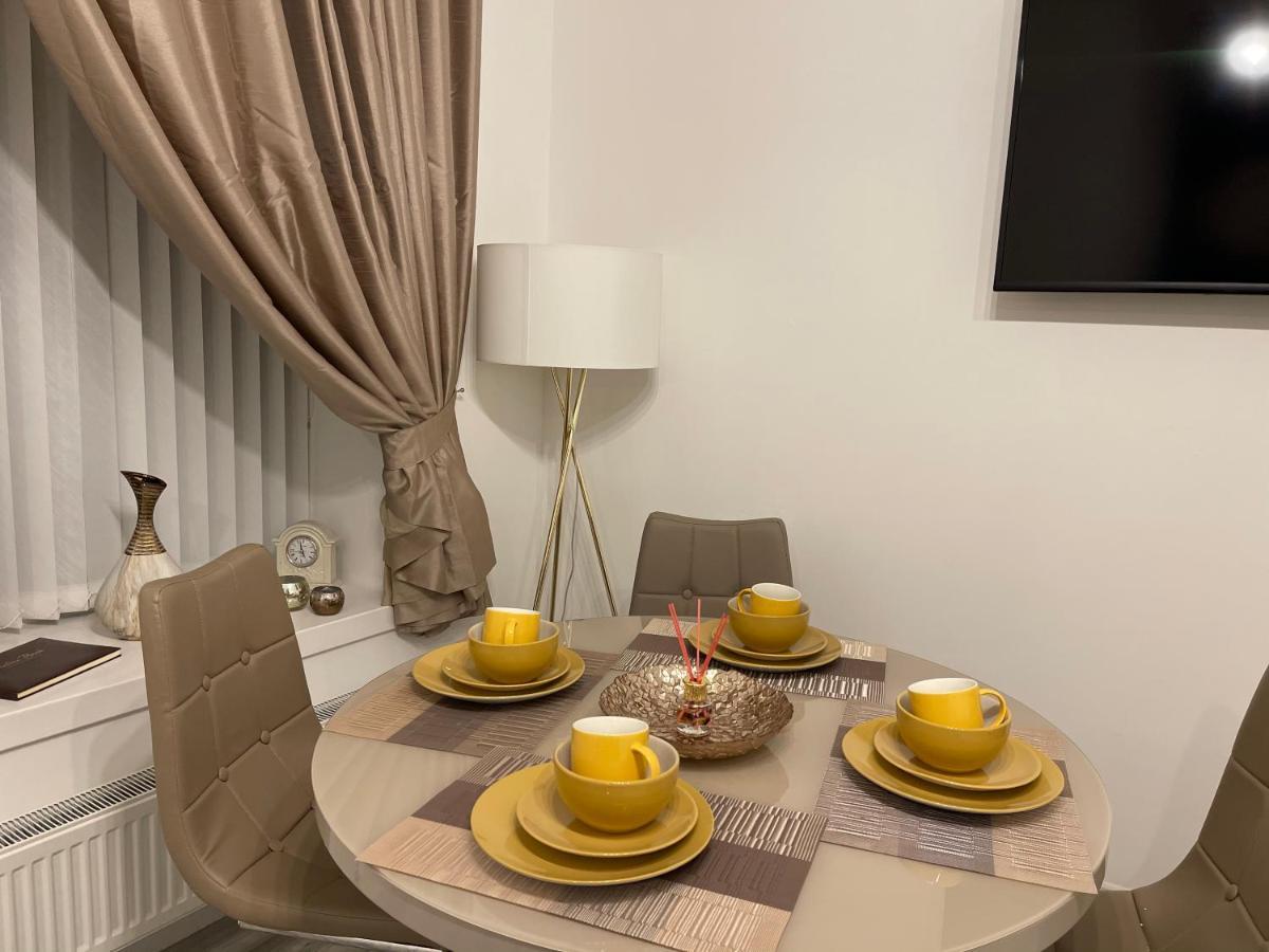Hla Holytown Apartment Mossend ภายนอก รูปภาพ