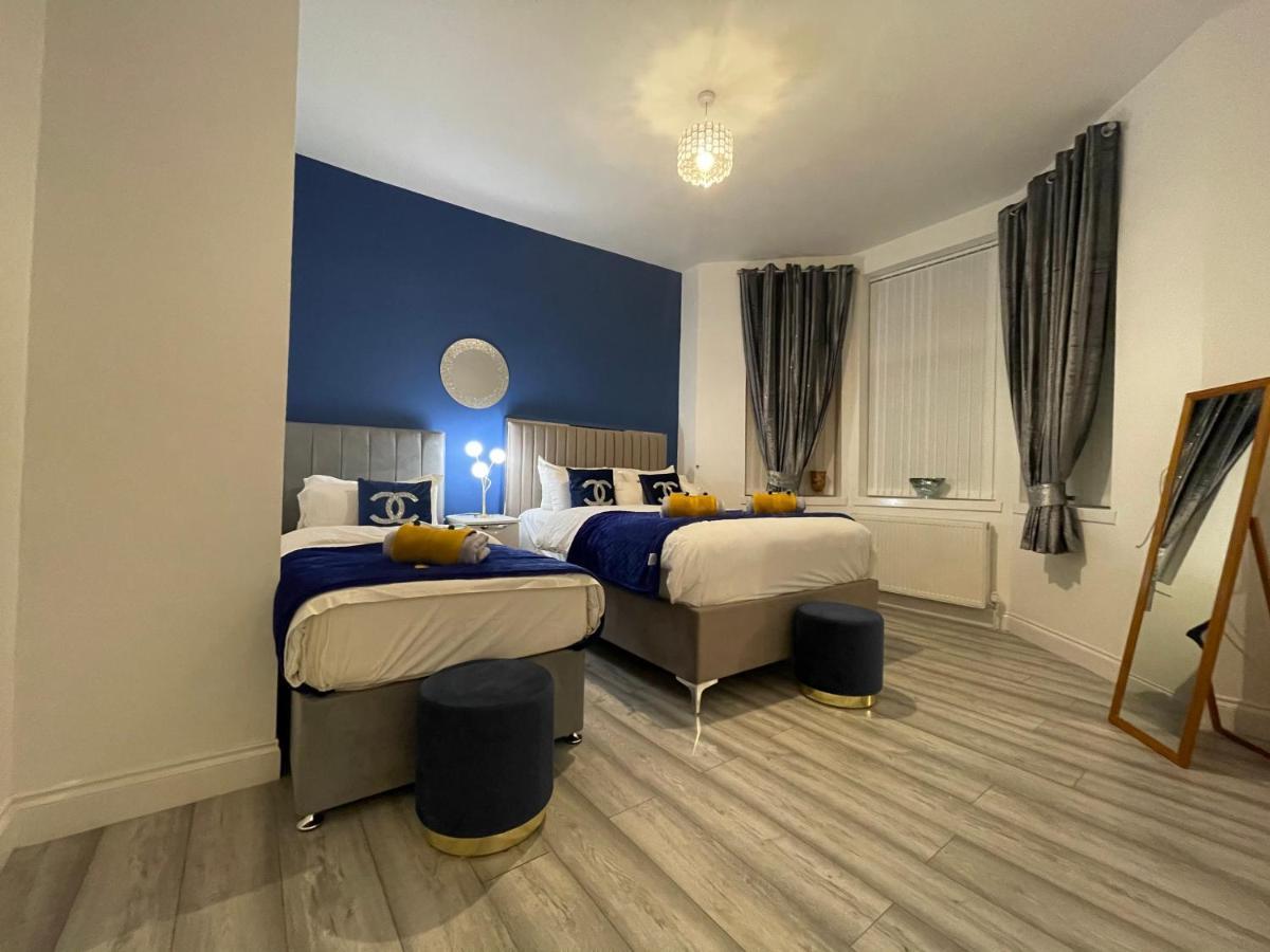 Hla Holytown Apartment Mossend ภายนอก รูปภาพ