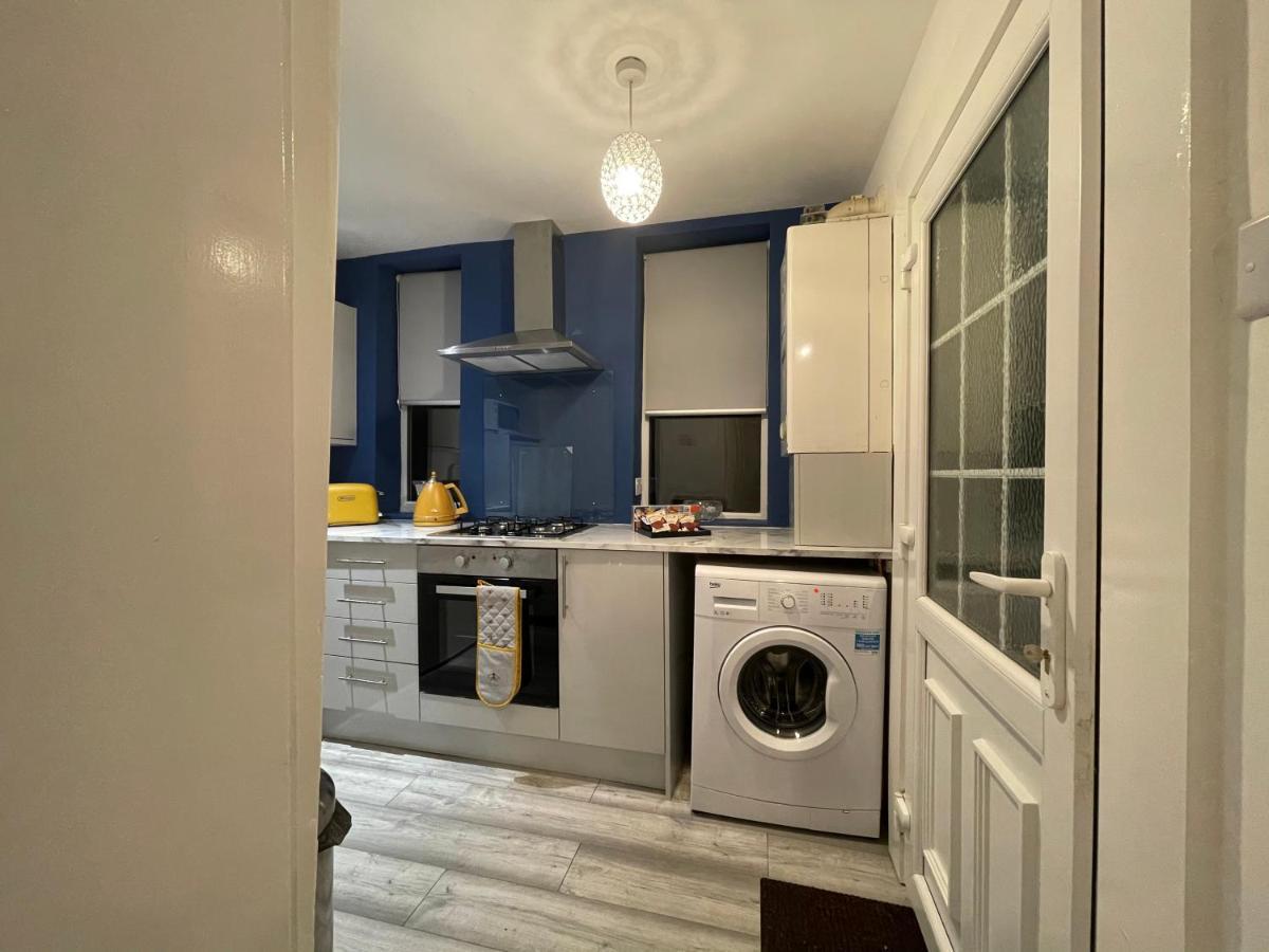 Hla Holytown Apartment Mossend ภายนอก รูปภาพ