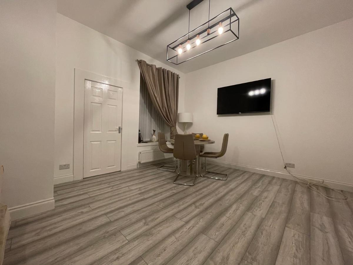 Hla Holytown Apartment Mossend ภายนอก รูปภาพ