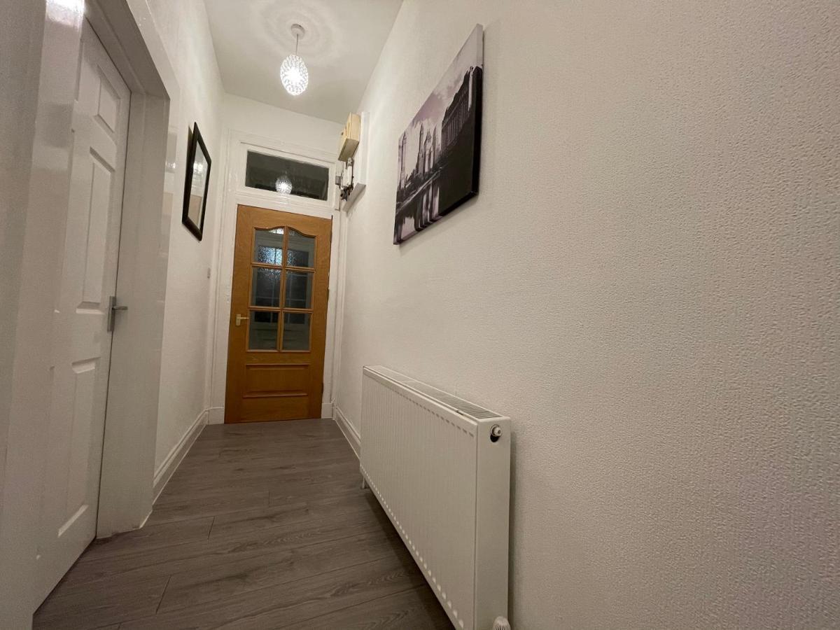 Hla Holytown Apartment Mossend ภายนอก รูปภาพ