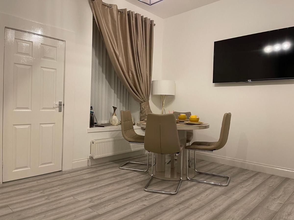 Hla Holytown Apartment Mossend ภายนอก รูปภาพ