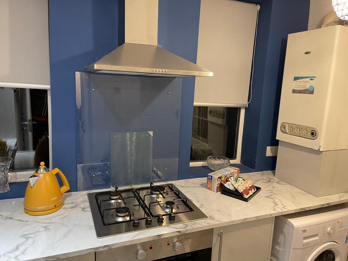 Hla Holytown Apartment Mossend ภายนอก รูปภาพ