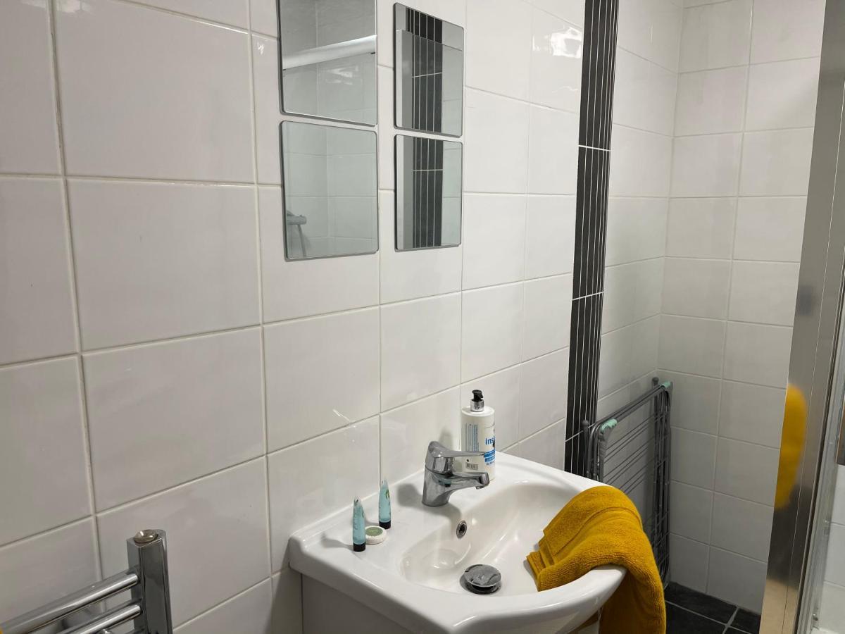 Hla Holytown Apartment Mossend ภายนอก รูปภาพ