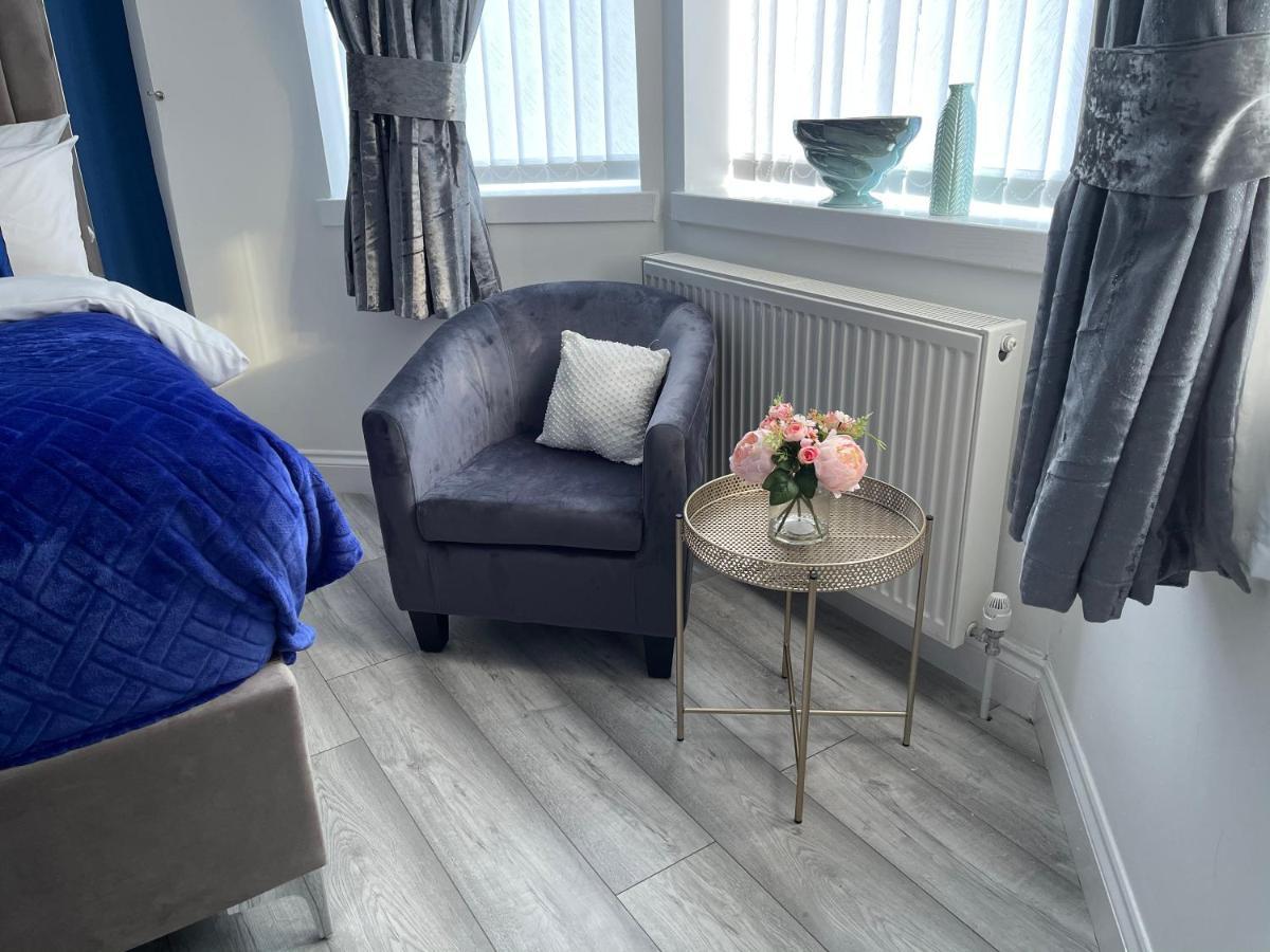Hla Holytown Apartment Mossend ภายนอก รูปภาพ